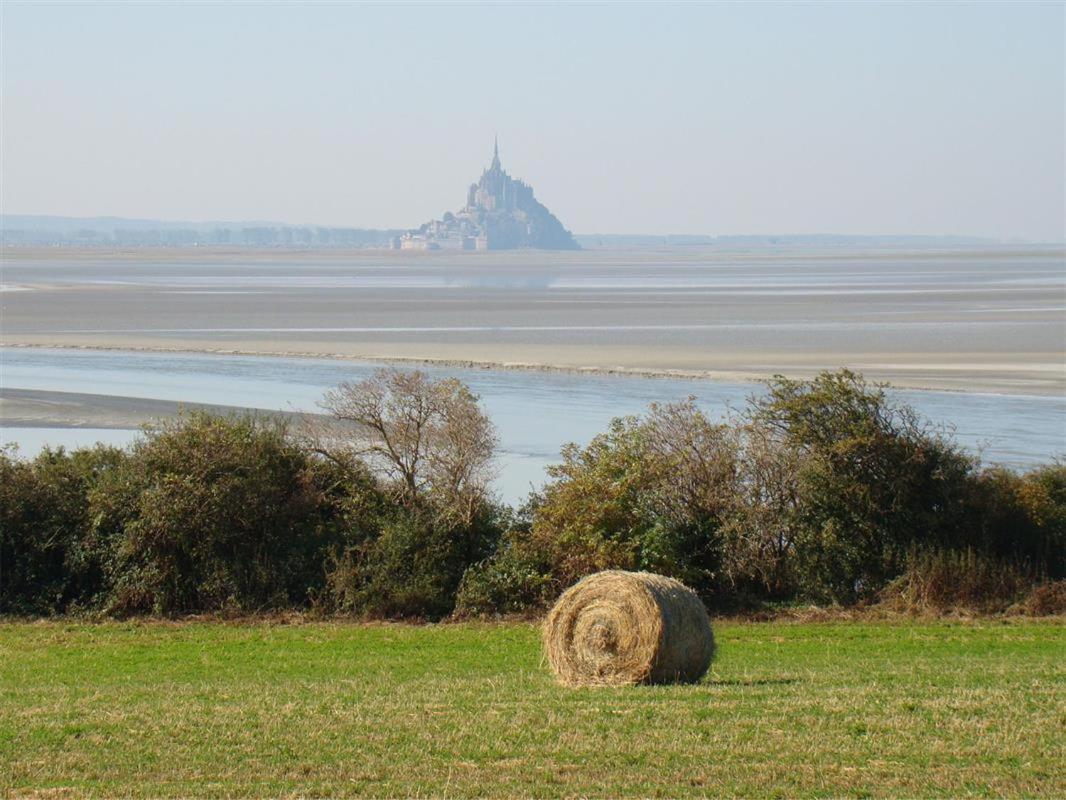 Entre Mont St Michel Et Merveille Vains Exterior photo