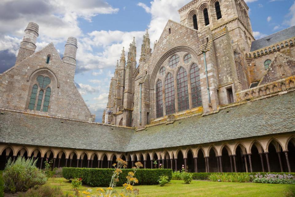Entre Mont St Michel Et Merveille Vains Exterior photo