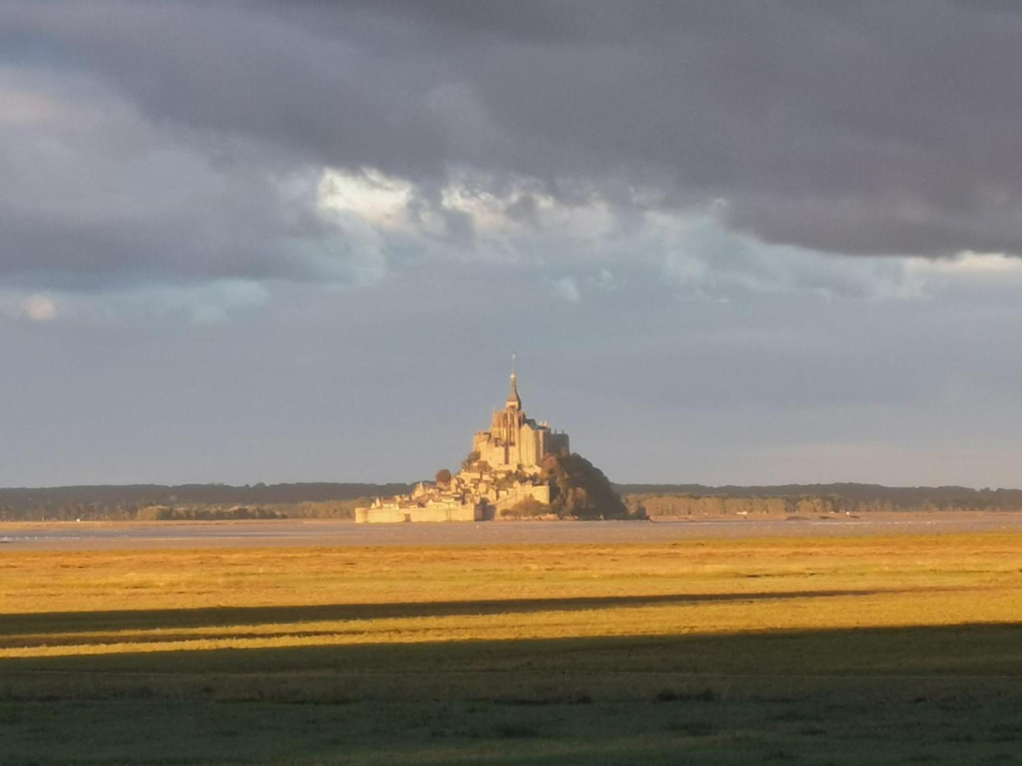 Entre Mont St Michel Et Merveille Vains Exterior photo